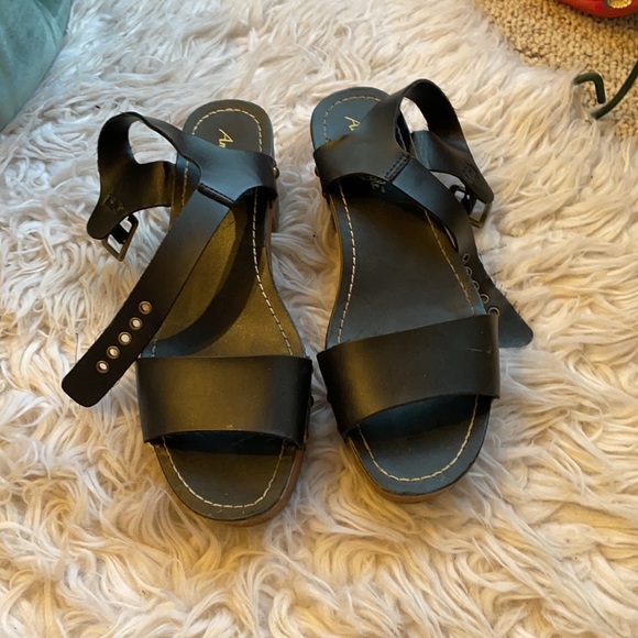 Clog Sandals! - Picture 3 of 5